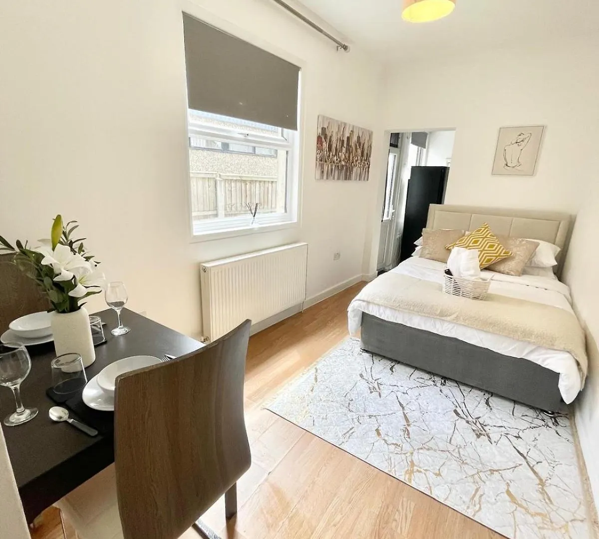 Studio Flat With Private Patio In Stratford London