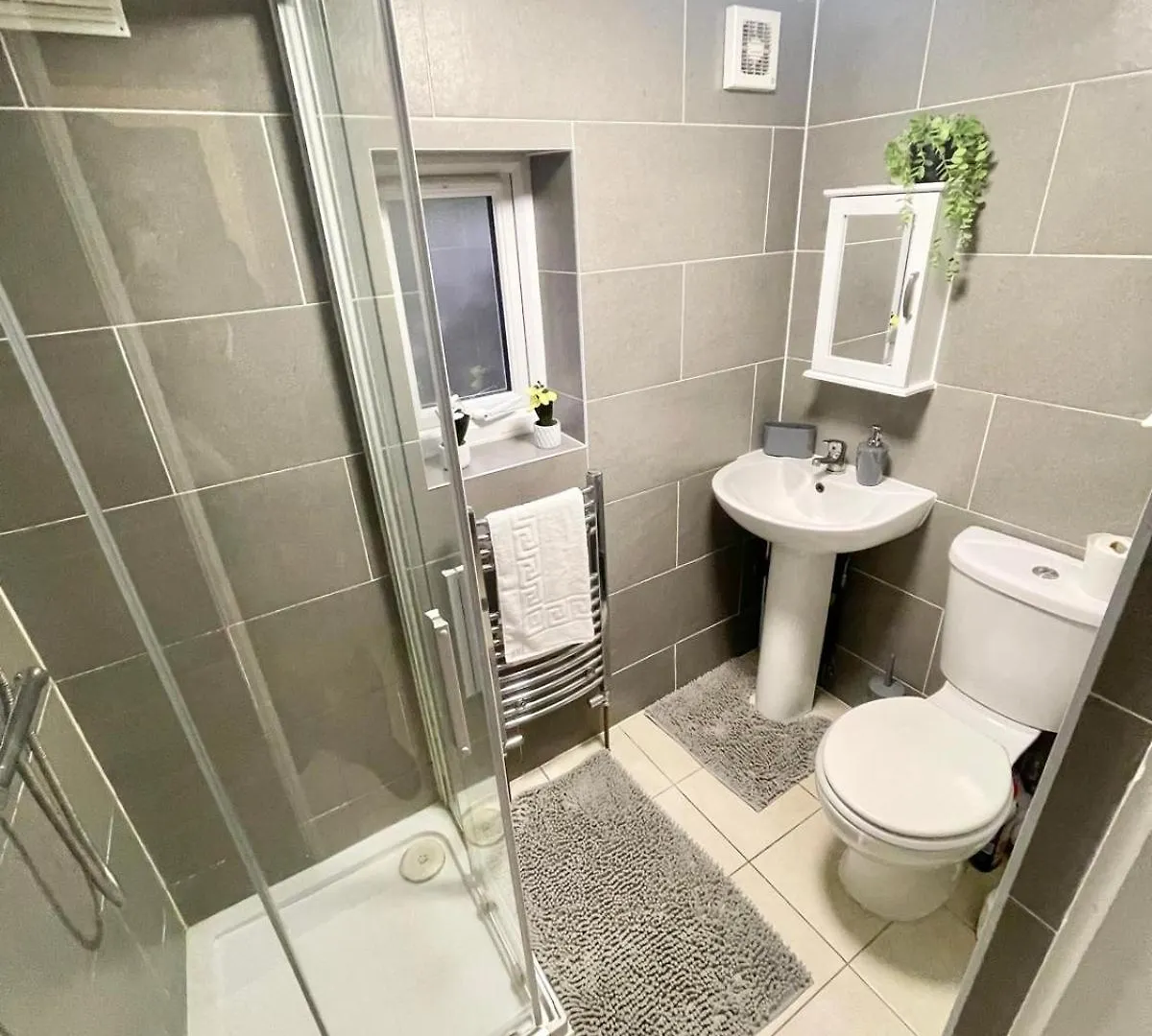 Apartment Studio Flat With Private Patio In Stratford London